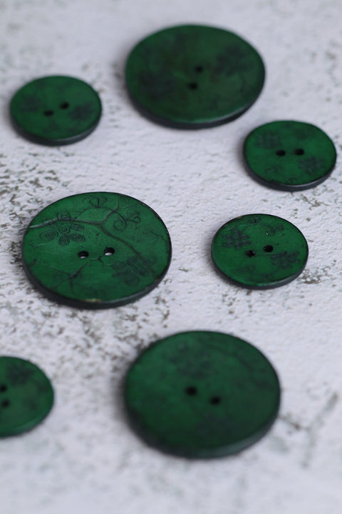 Coconut 2 Hole Small Flowers Leprechaun