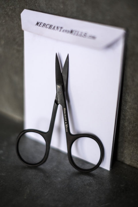 Wide Bow Scissors