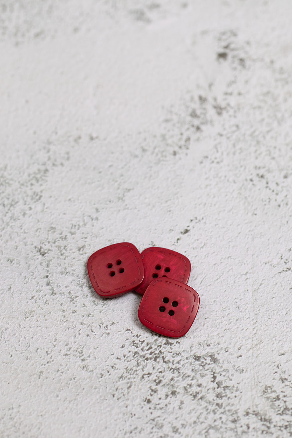 Shiny Square Stitch Edge 4 Hole Red