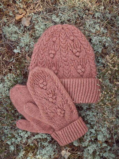 Horsma Beanie & Mittens by Jenny Ansah