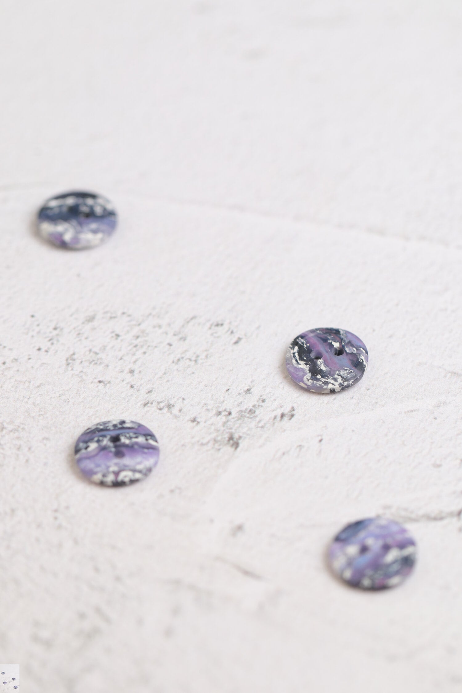 Mottled 2 Hole Purple