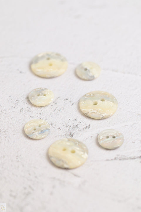 Mottled 2 Hole Natural