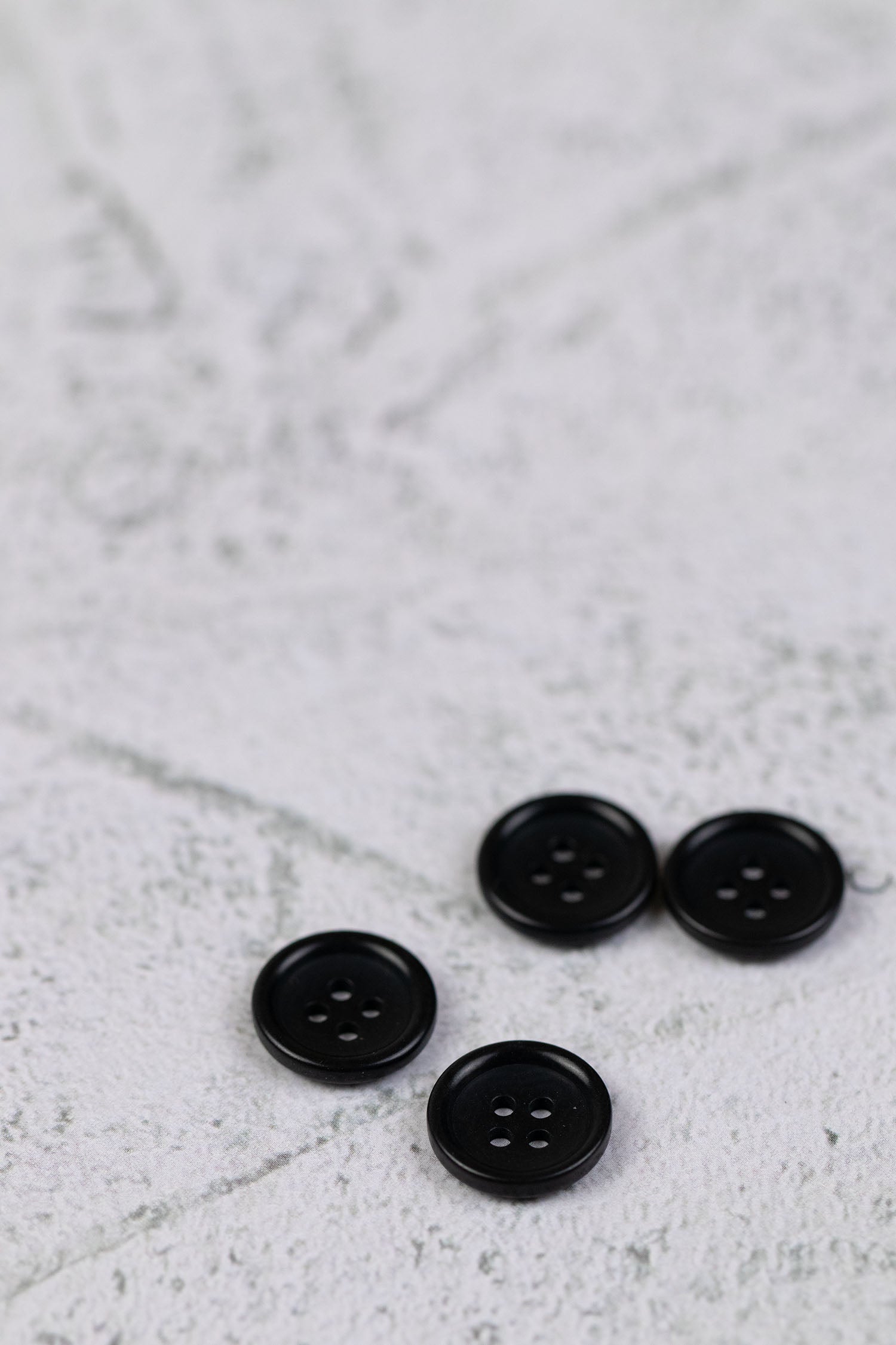 Corozo 4 Hole Rim Edge Black