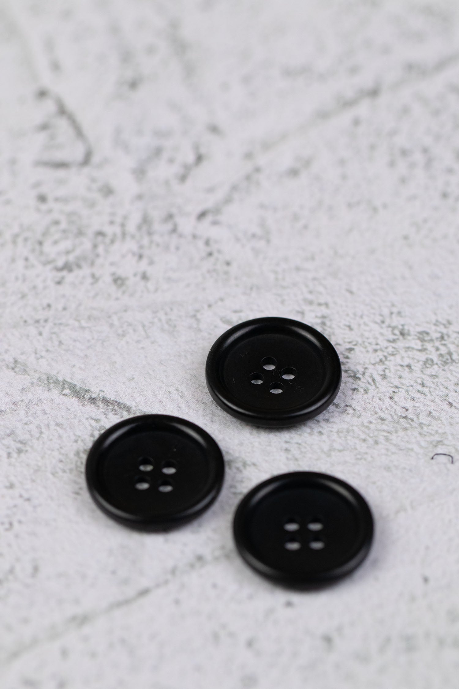 Corozo 4 Hole Rim Edge Black