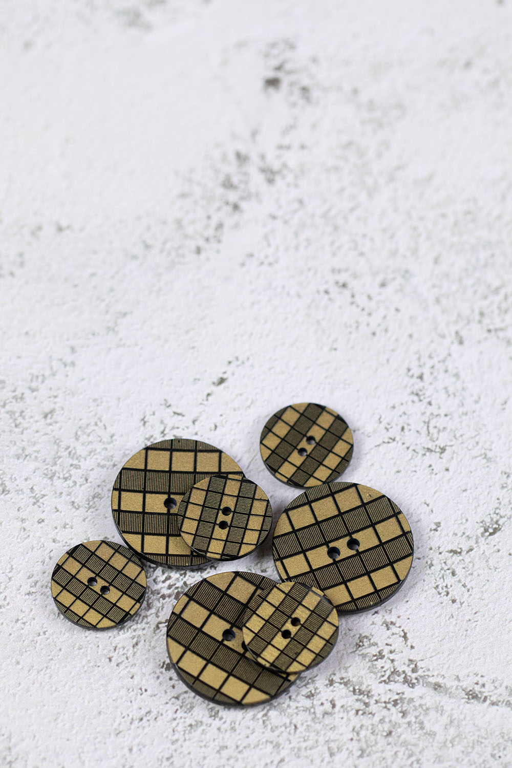 Check 2 Hole Black/Gold