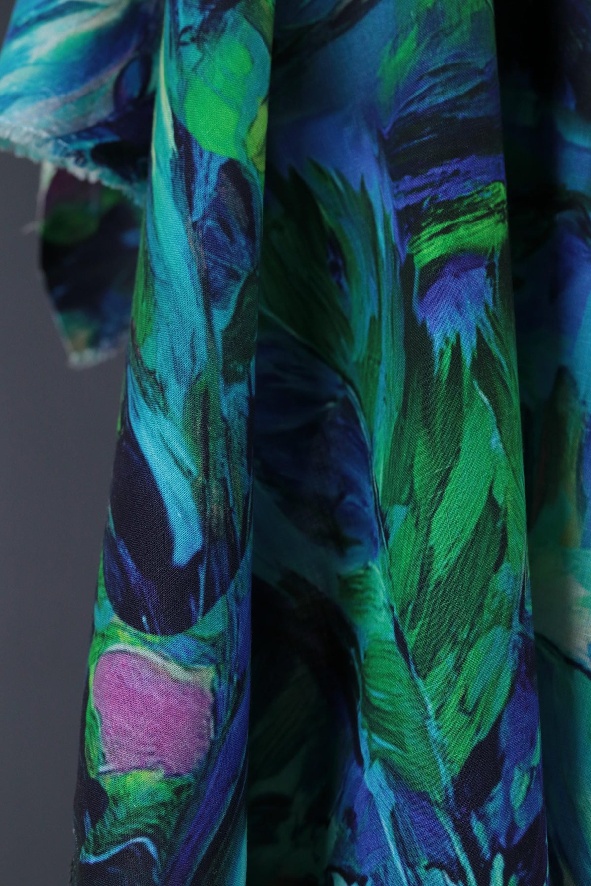 Printed Linen Feathers Multi