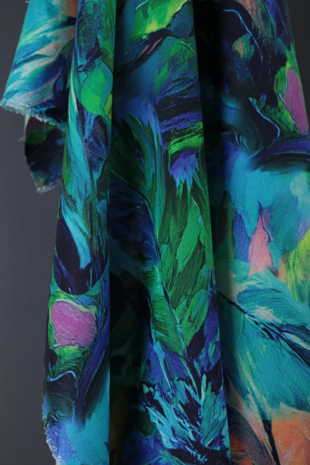 Printed Linen Feathers Multi