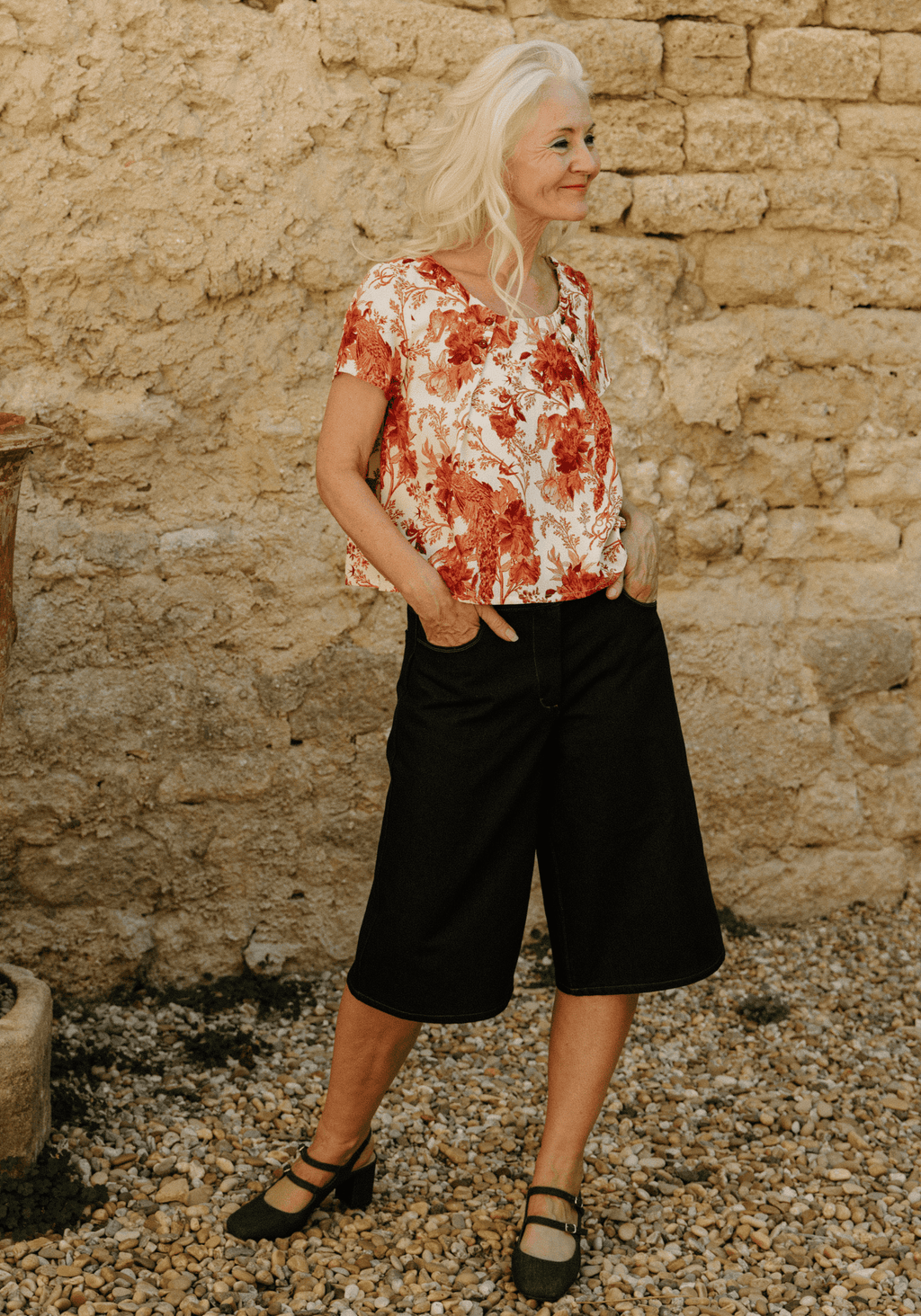 Synopsis Bermuda Shorts