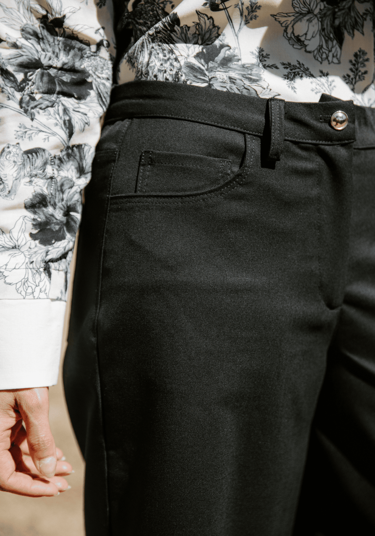 Synopsis Bermuda Shorts