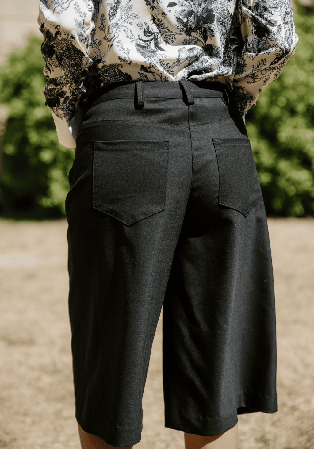 Synopsis Bermuda Shorts