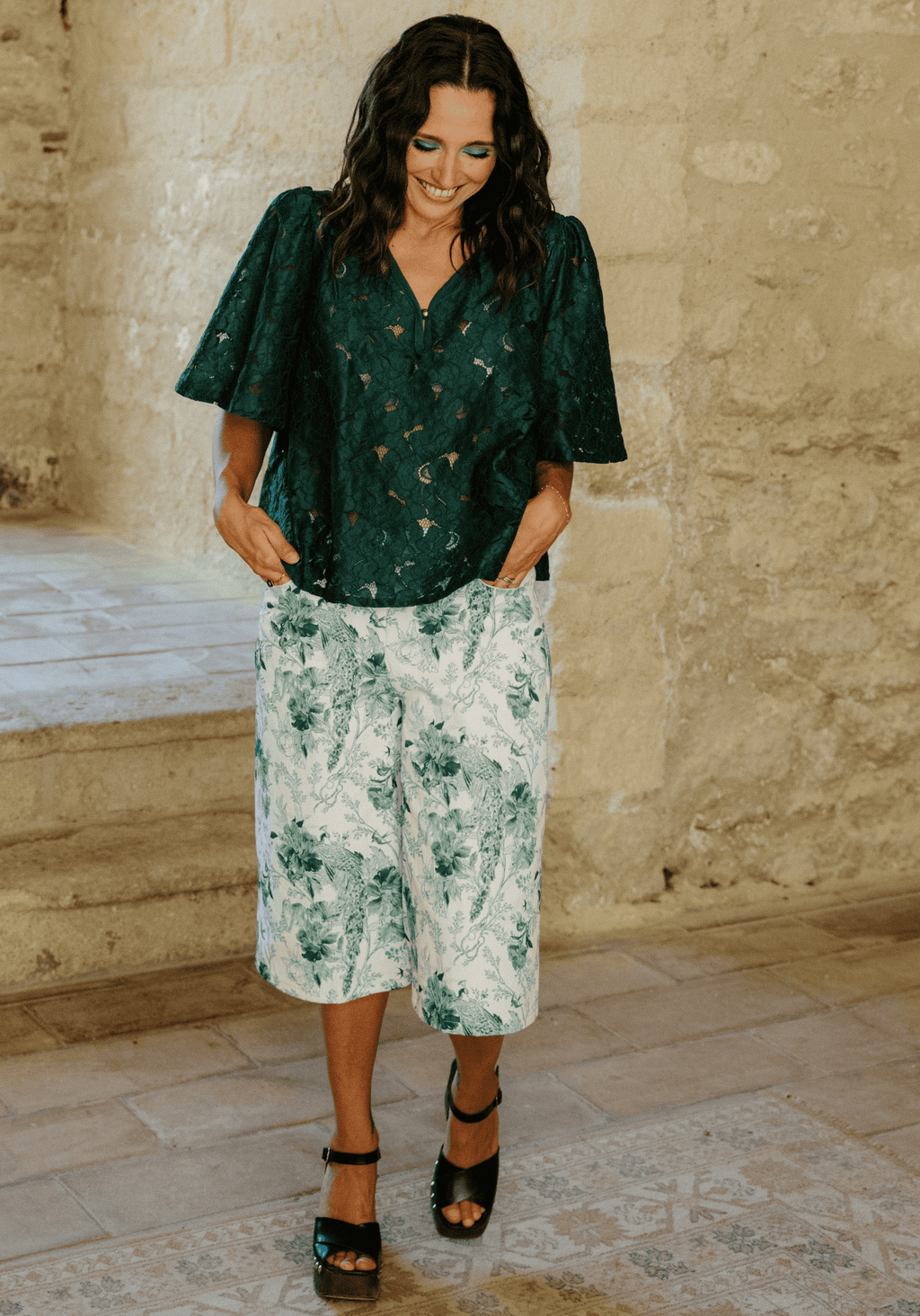 Synopsis Bermuda Shorts