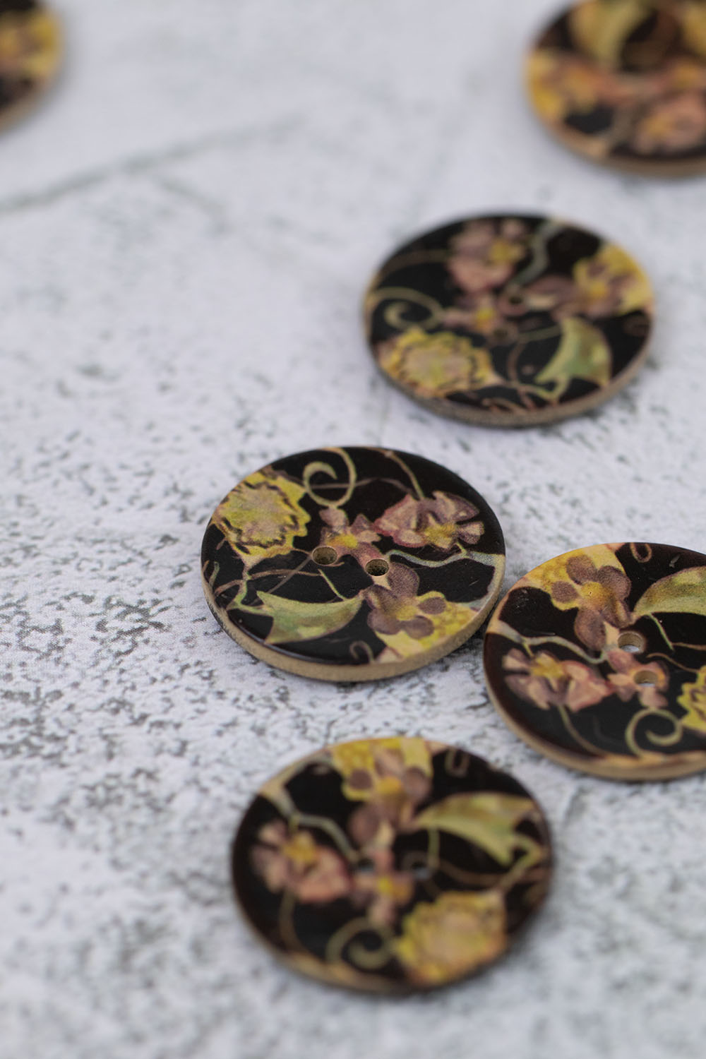 Coconut Floral 2 Hole Black